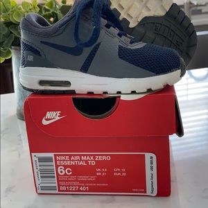 Size 6 toddlers Boys Nike’s